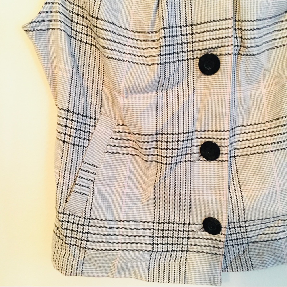 Guess Button Top NWT - Picture 3 of 5